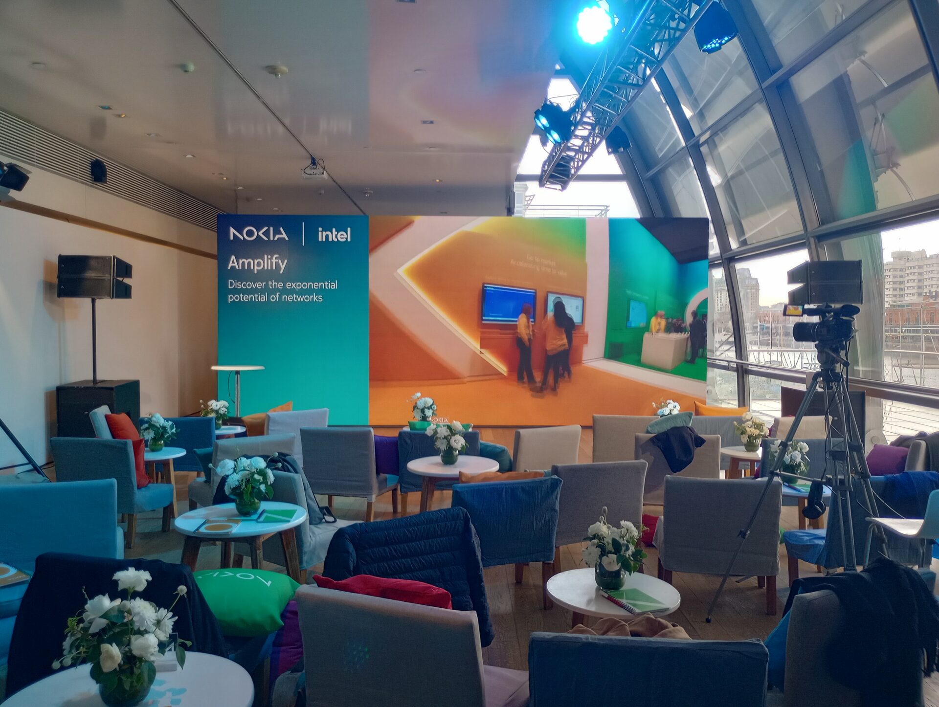Equipamiento audiovisual profesional de Event System en evento Nokia Intel