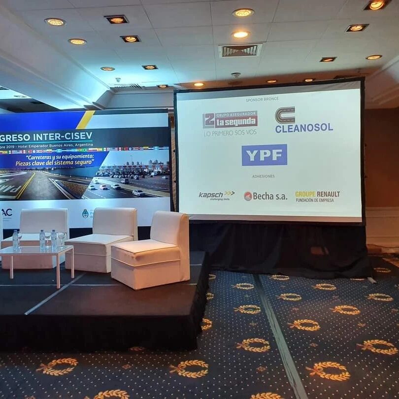 III Congreso INTER-CISEV - Escenario LED con sponsors YPF Renault Kapsch en Hotel Emperador